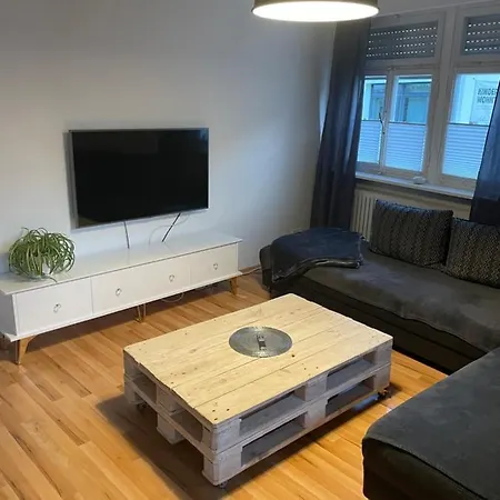 Gemuetliche Wohnung Mit Besonderem Flair Mit Zwei Grossen Schlafzimmern Appartamento *